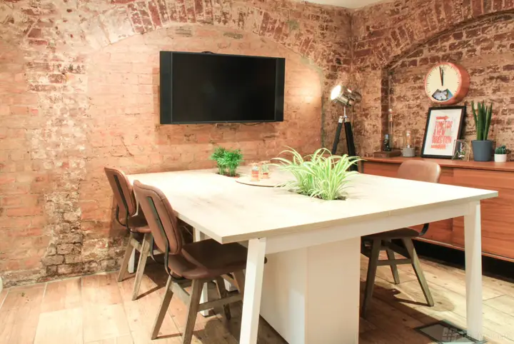 Meeting Room For 6 (2)