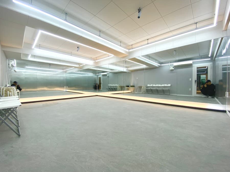 A room (3)