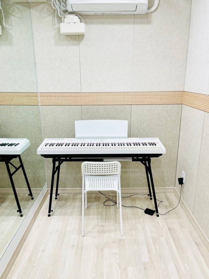 E room(촬영용조명,피아노) at 강남점-마온연습실-댄스연기,피아노
